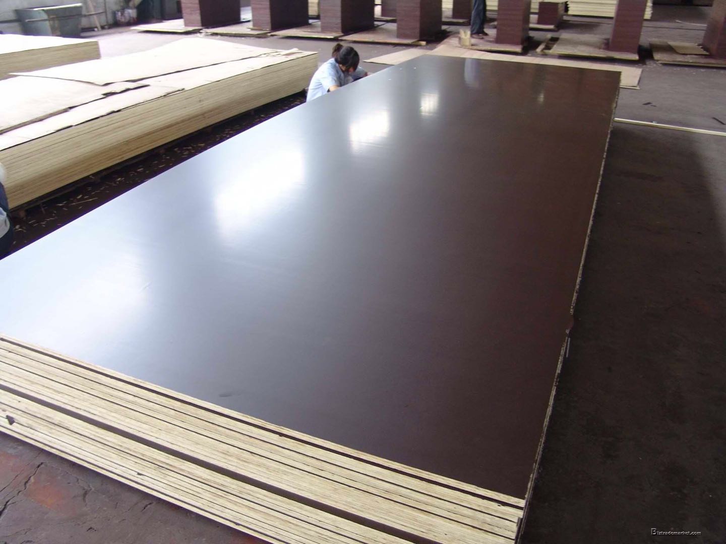 Ván phủ phim thực tế tại xưởng
